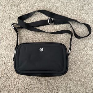 lululemon Crossbody Camera Bag 2L